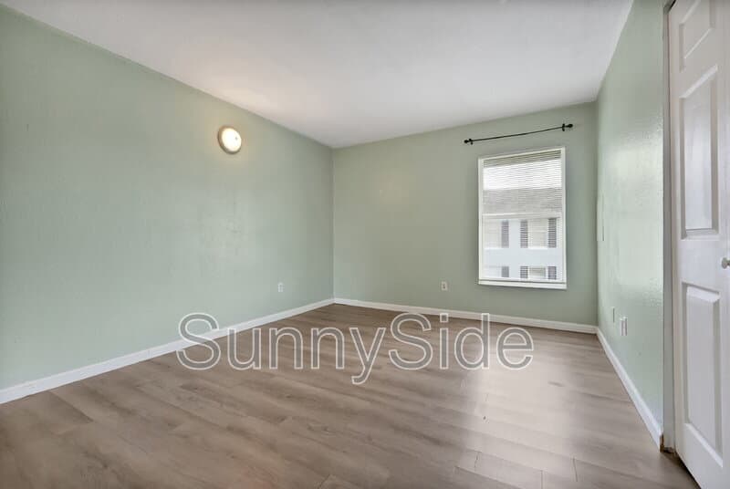 Orlando Condo: 915 W. Oak Ridge Road
