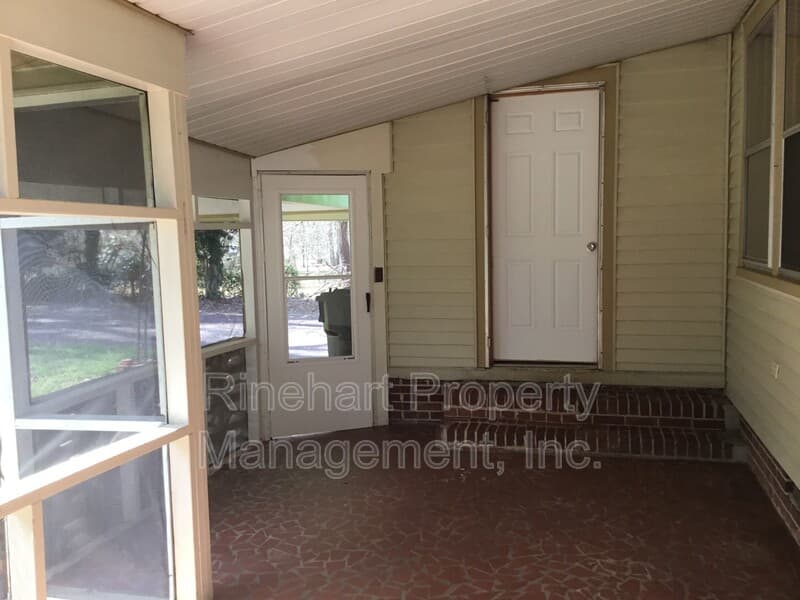 Rock Hill House: 1035 Candlewood Lane