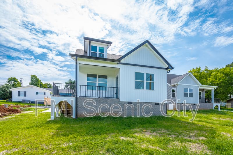 Cleveland House: 2631 Rogers Dr SE