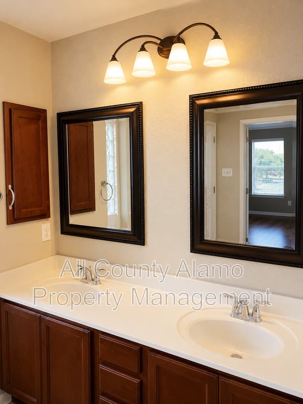 Leon Valley House: 5565 Saffron Way