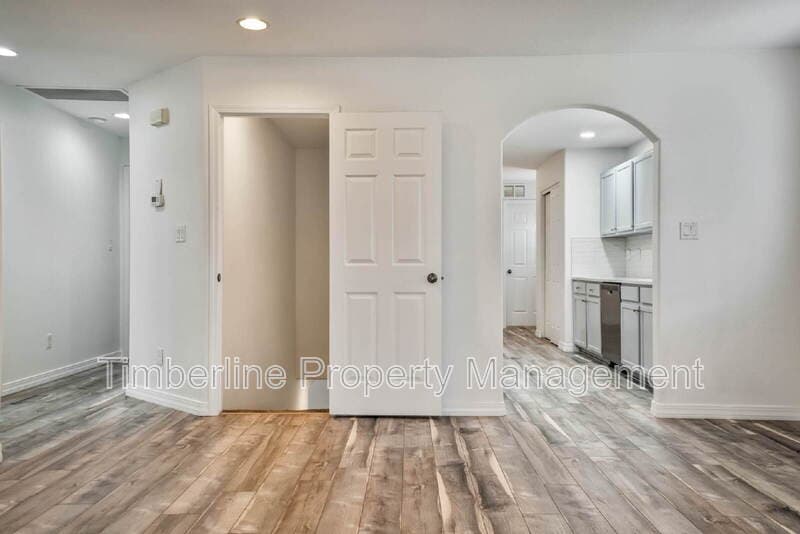Monument House: 339 Fourth Street