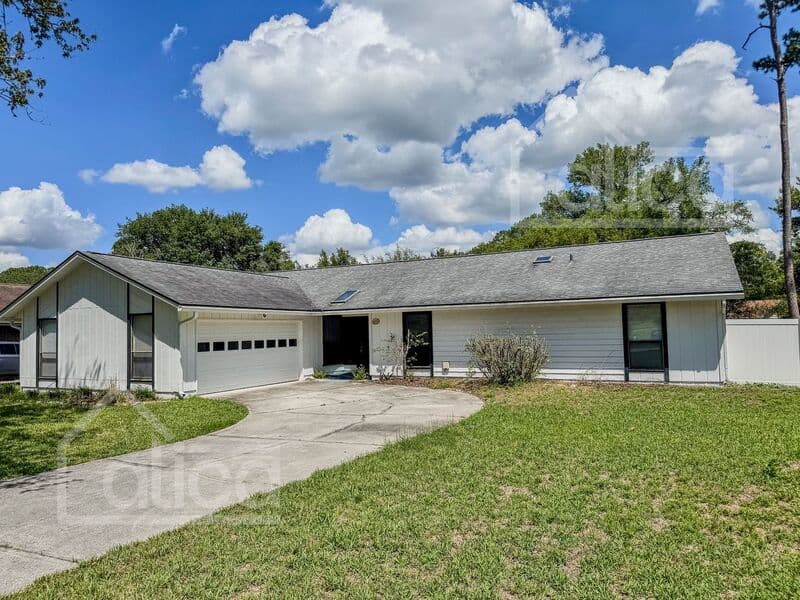 Orange Park House: 1959 Sussex Dr N