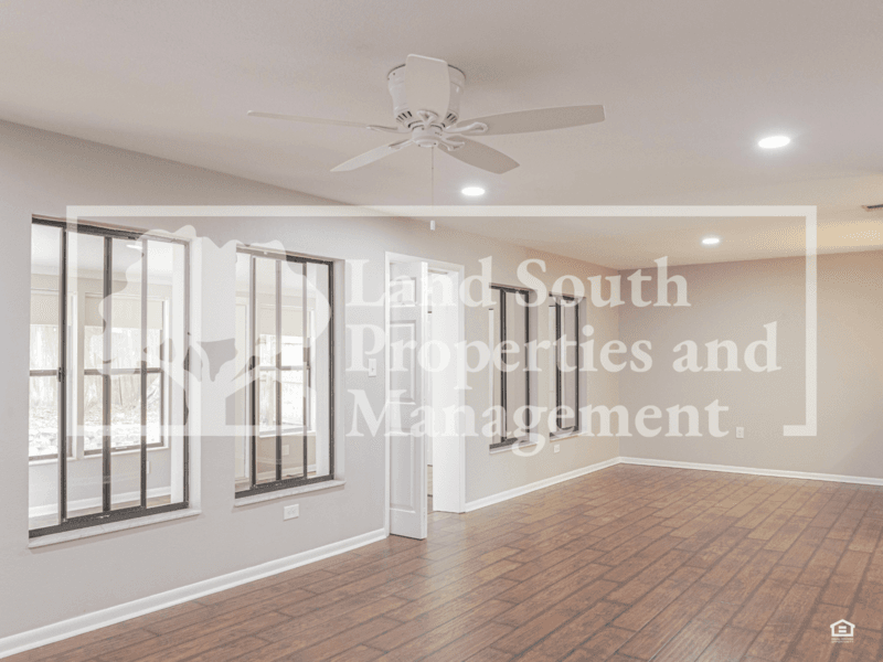 Lakeland House: 331 Lake Harris Drive