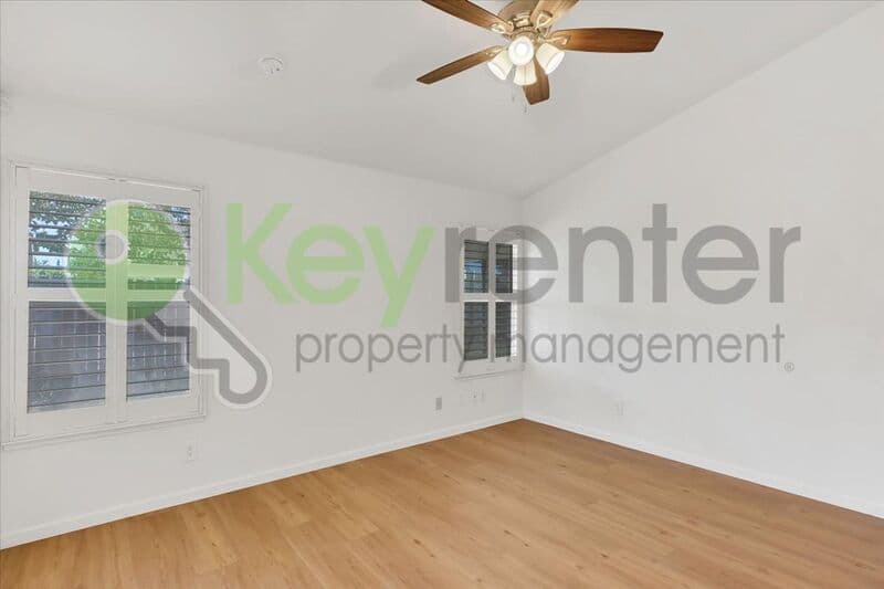Sacramento House: 8428 Cassatt Way