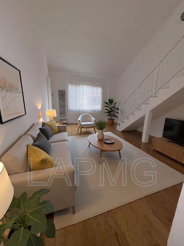 Los Angeles House: 6200-6206 Fountain Avenue