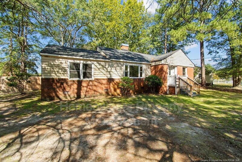 Raeford House: 113 N Wright St