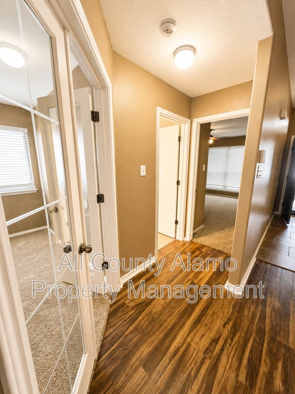 Selma House: 9006 Pinseeker