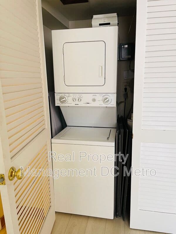 Washington Condo: 3 Washington Circle NW