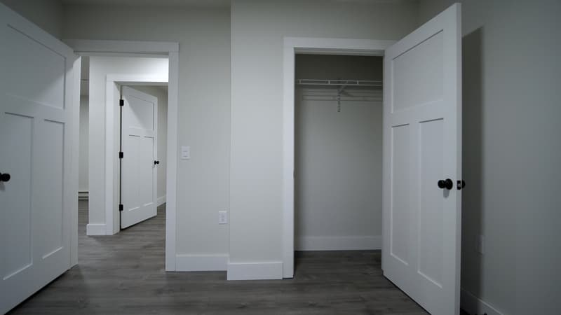 Burlington Condo: 15 Hungerford Terrace, Unit 1
