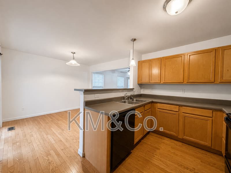 OFallon Townhome: 213 Countryshire