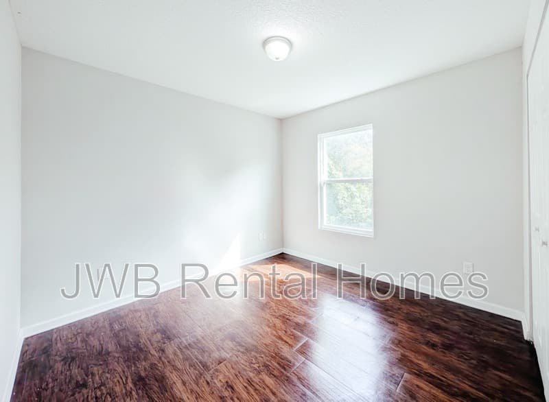 Jacksonville House: 2801 Myrtis Rd