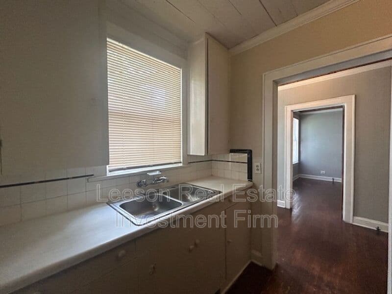 Shreveport House: 3349 Alexander Ave