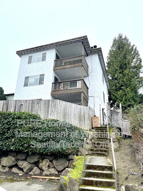 Seattle Condo: 3047 SW Avalon Way