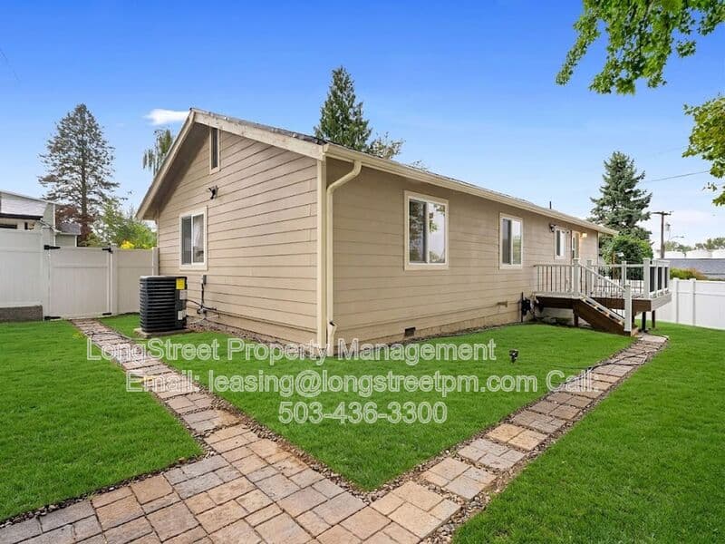 Portland House: 2812 NE Bryant St