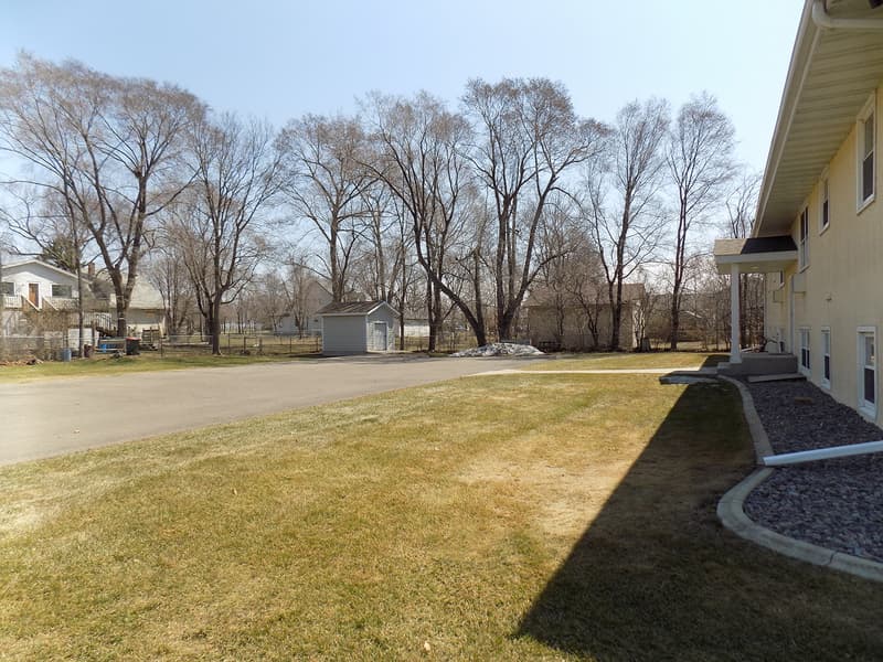 Monticello Condo: 705 E 3rd St #1