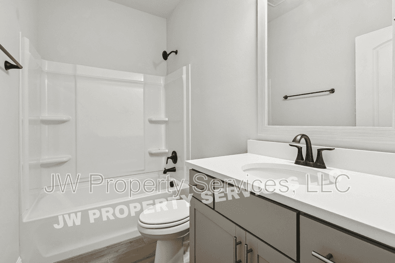 Hammond House: 44208 Huntley Rd