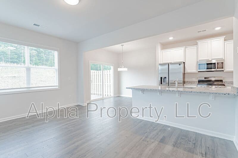 Duncan House: 25 Apricot Ln