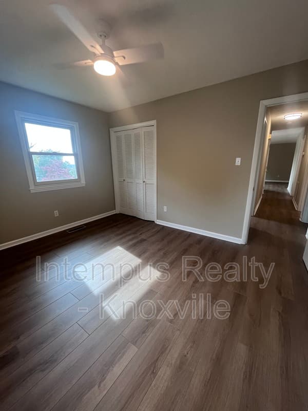 Knoxville House: 10917 Sonja Dr