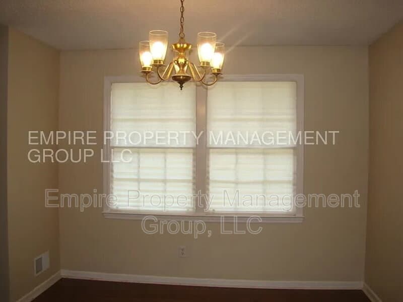 Columbia House: 113 Buckskin Ct