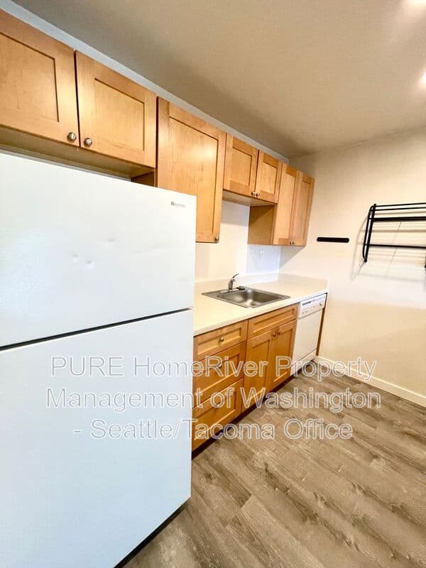 Seattle Condo: 3047 SW Avalon Way