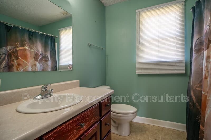 Huntsville House: 1060 Old Monrovia Road Northwest