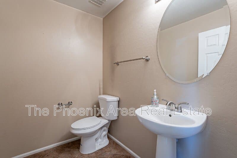 Maricopa House: 44626 W Yucca Ln