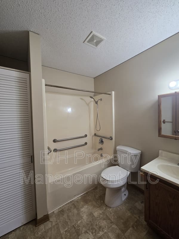 Wichita Condo: 1460 East 17th Street North