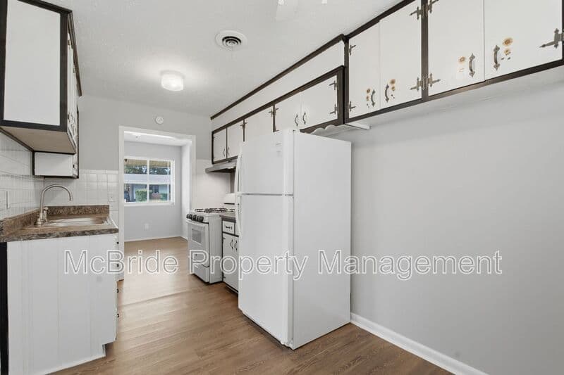 Augusta House: 1918 Dunham Ct