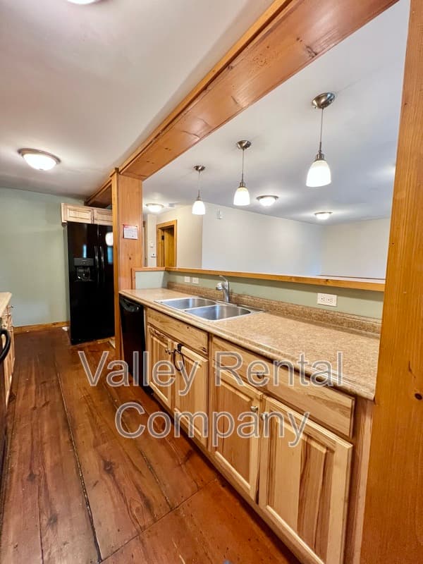 Hadley Condo: 94 Bay Road - 2