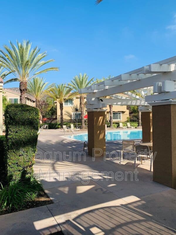 Murrieta House: 35792 Hazelhurst St