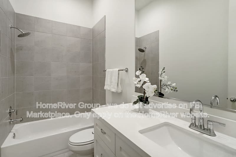 Houston House: 2914 Cline St
