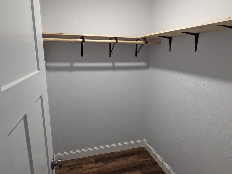 Pella Condo: 205 Oskaloosa Street - 201
