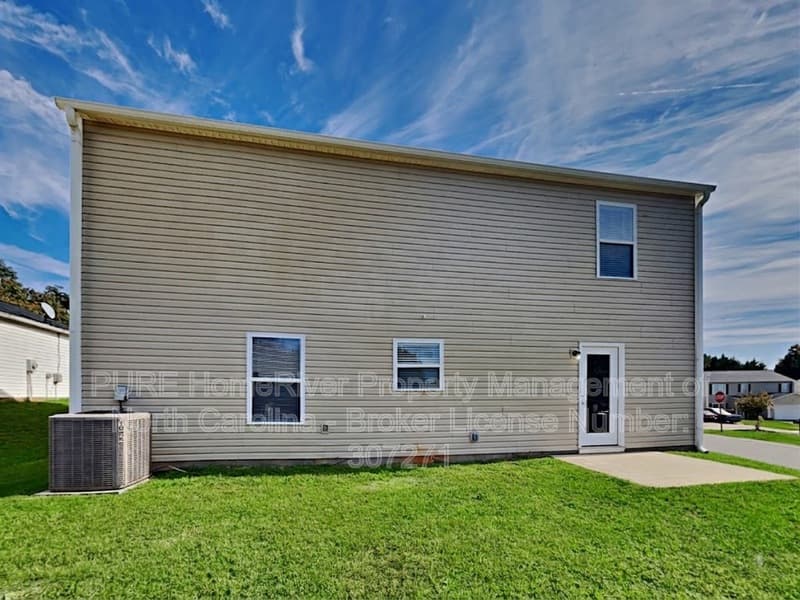 Kernersville House: 4419 Westhill Pl