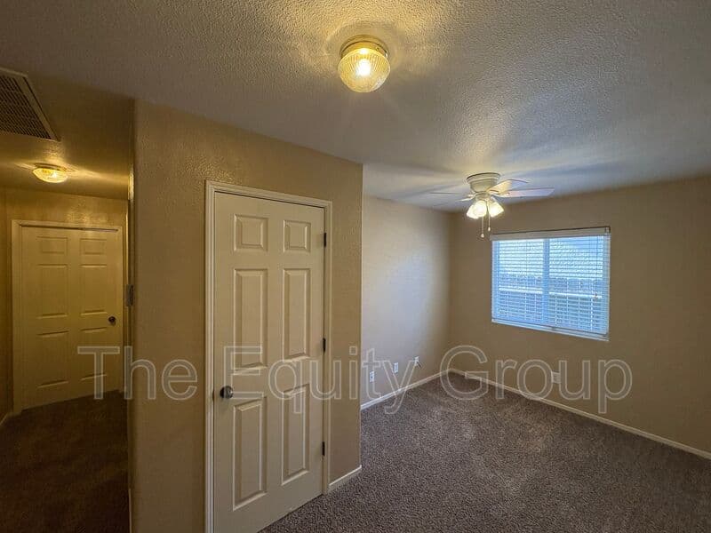 Visalia House: 2967 West Jerome Ave