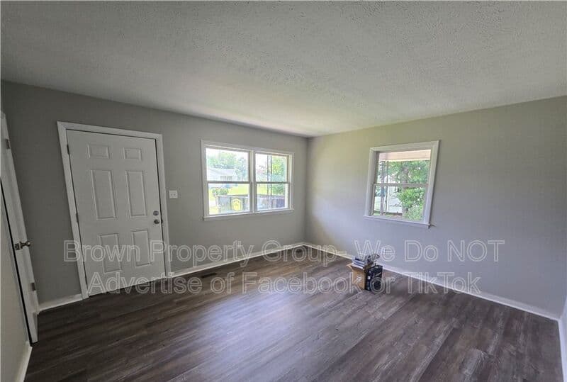 Fayetteville House: 303 Cartwright Dr