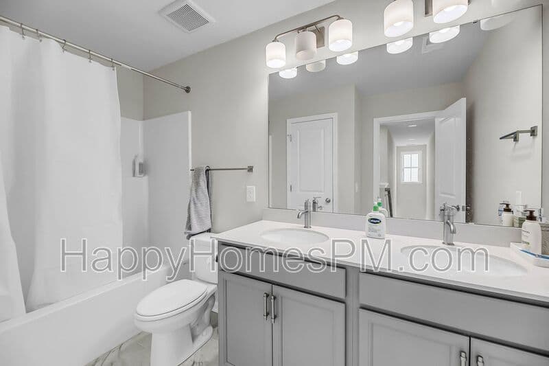 North Charleston House: 8713 Revival Road