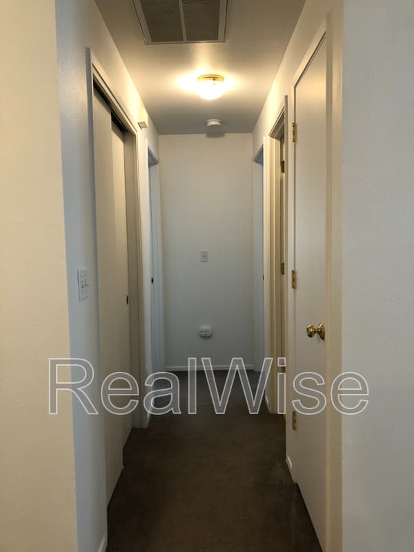 Redmond House: 1914 NW Elm Ave