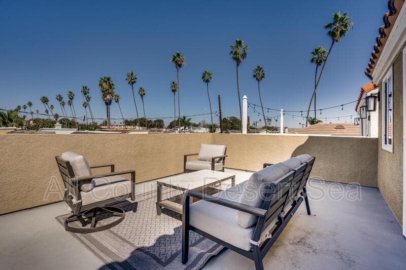 Huntington Beach House: 621 8th St