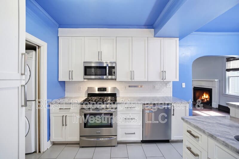 Charlotte House: 2208 Wilmore Drive