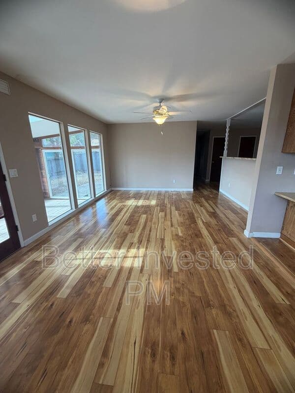 Ukiah House: 611 Tokay Ave