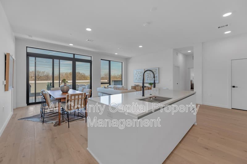 Austin Condo: 2209 S 1st St #403