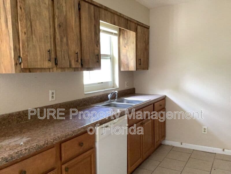 Ocala House: 1814 NE 17 Street