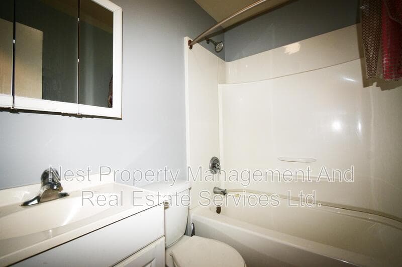 Quesnel House: 626 Kinchant Street