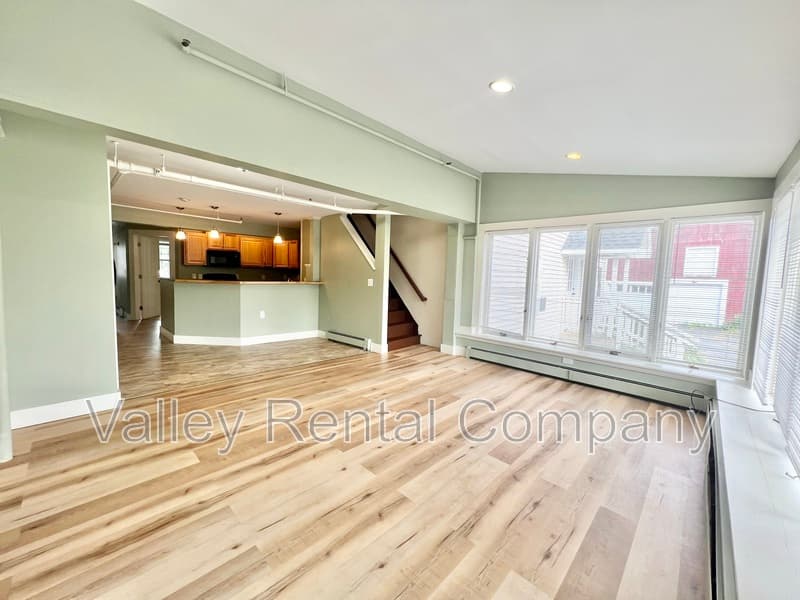 Hadley Condo: 132 Middle Street - 3