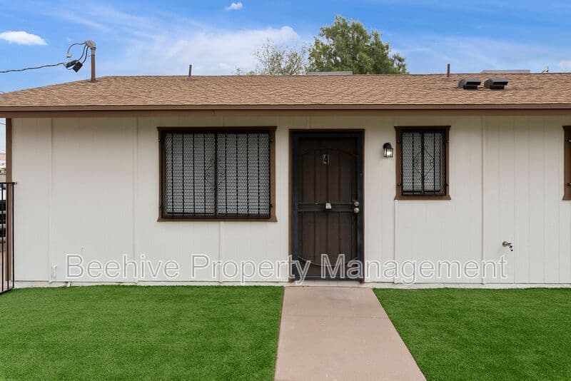 Phoenix House: 1634 E Monroe St