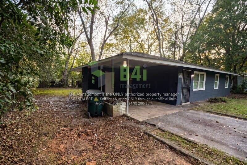 Macon House: 2460 Brevard Drive