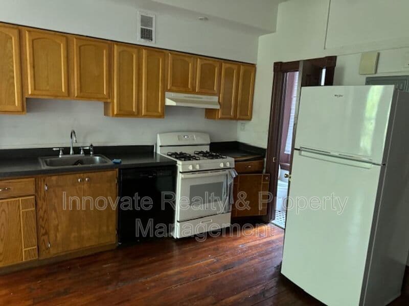 Philadelphia House: 4416 Locust Ave