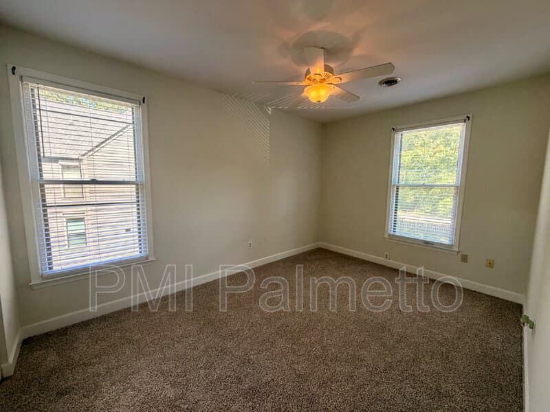 Columbia House: 3923 West Buchanan Drive