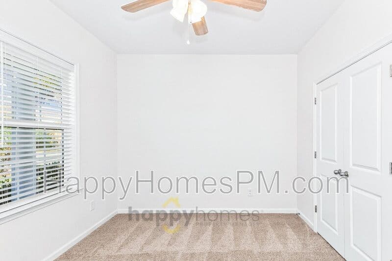Summerville House: 585 Yellow Leaf Lane