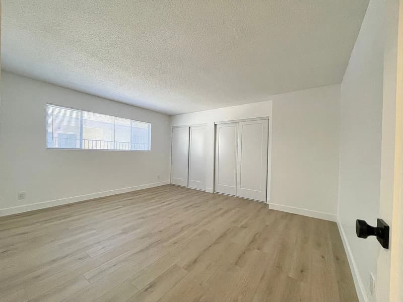 Oxnard Condo: 241 Chester Way